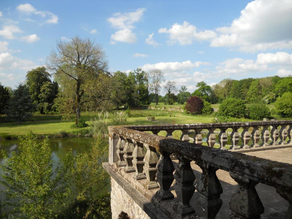 Le Logis D'Equilly Bed & Breakfast Exterior photo
